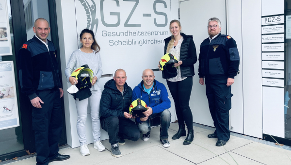 Weitere Helmspenden für die Feuerwehr