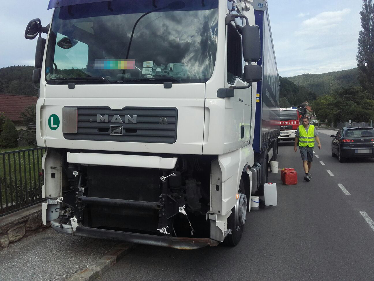 11.07.2017 | PKW gegen LKW - Kurioser Feuerwehreinsatz